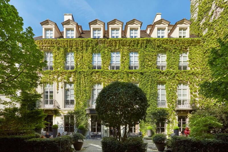 HOTEL PAVILLON DE LA REINE